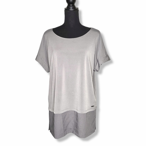 Calvin Klein Faux Layered Shortsleeve T shirt with Side splits sz M